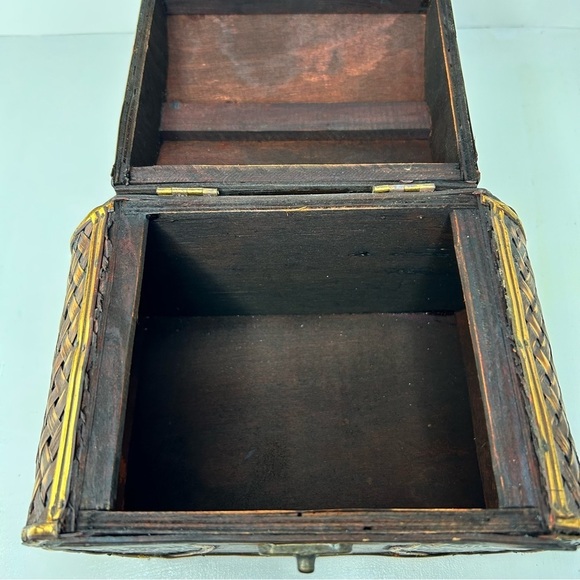 Vintage Wooden Metal Wicker  Trinket Box with Lid and Latch - Picture 3 of 12